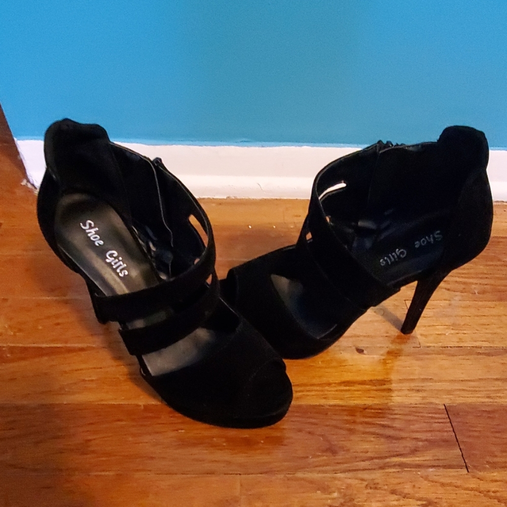 Shoes - Picture 3 of 3